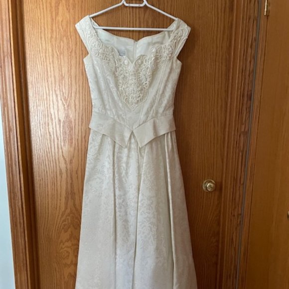 Jessica McClintock Ivory Wedding Dress - Picture 9 of 9